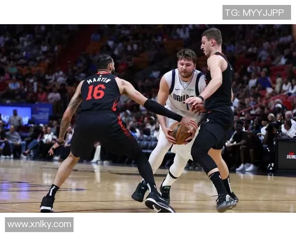 爵士队与快船队激战第4场争夺季后赛关键胜利的精彩对决