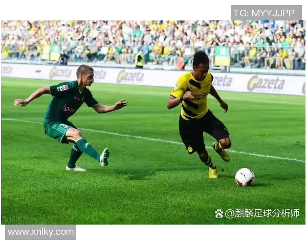 谢里夫与兹林的激烈对决揭示足球战术与团队合作的精彩瞬间