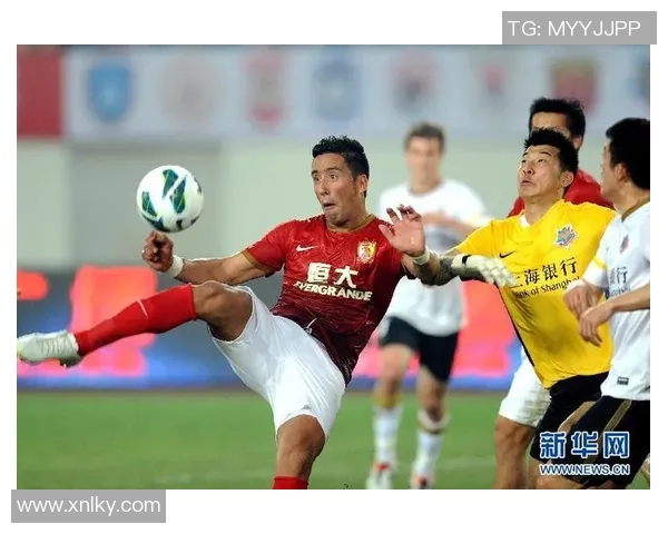 2015年恒大与申鑫激战回顾：足球场上的荣耀与拼搏精神